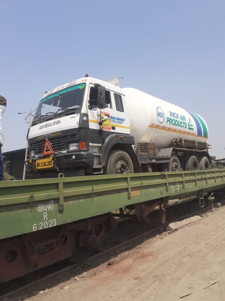 भारतीय रेलवे का ऑक्सीजन एक्सप्रेस अभियान तेज़ गति पर oxygen express2 730x973 - भारतीय रेलवे का ऑक्सीजन एक्सप्रेस अभियान तेज़ गति पर