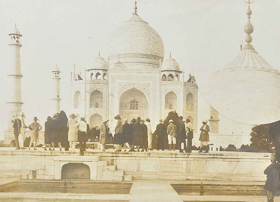 ताजमहल की गुंबद पर चढ़ने वाला पहला व्यक्ति था अमेरिकन युवा जेम्स एंड्रयूज