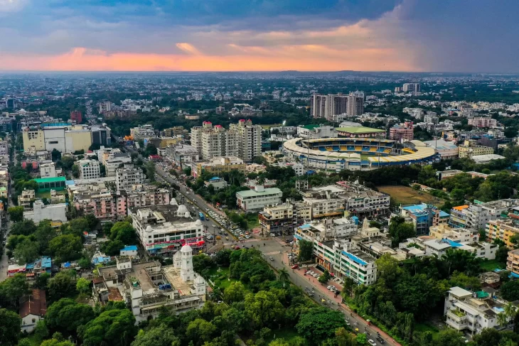 Indore1 730x487 - इंदौर में जल आपूर्ति में गड़बड़ी, दूषित पानी पीने से सैकड़ों लोग बीमार