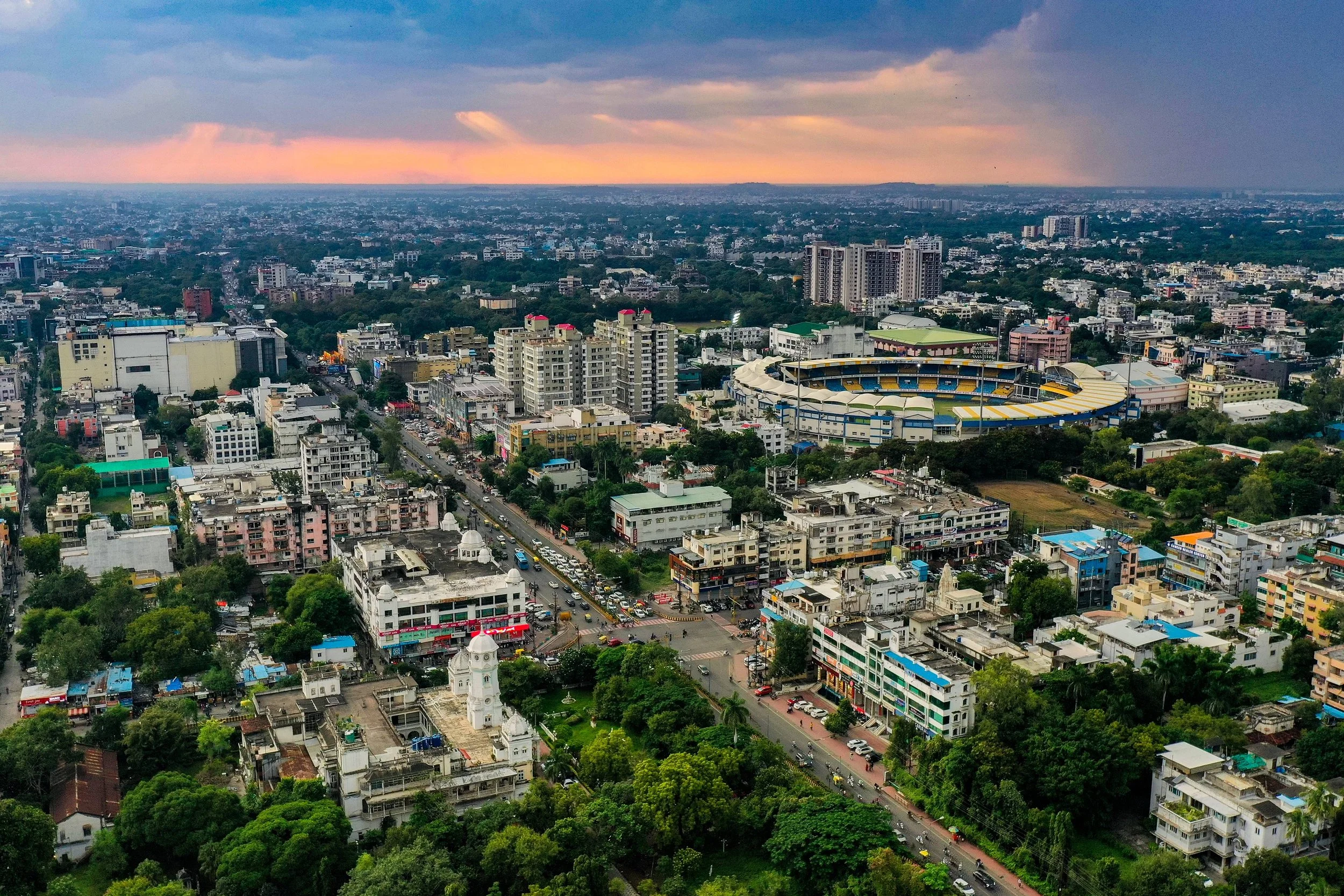 इंदौर में जल आपूर्ति में गड़बड़ी, दूषित पानी पीने से सैकड़ों लोग बीमार