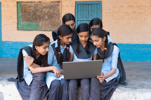 girls with computer - बदलता भारत 2026: छोटे शहरों से उठती नई ताकत